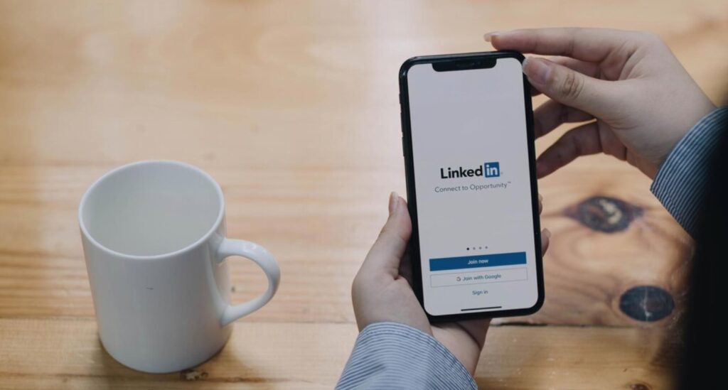 how to see saved posts on linkedin