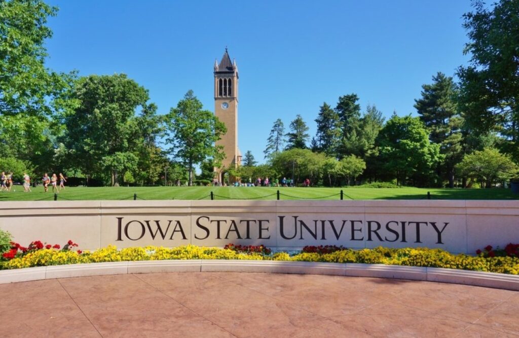 Iowa universities see mixed results in new U.S. News rankings