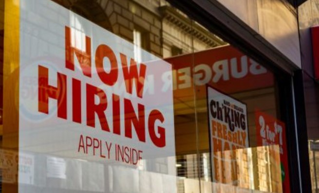US Labor Market Shows Signs of Cooling in August