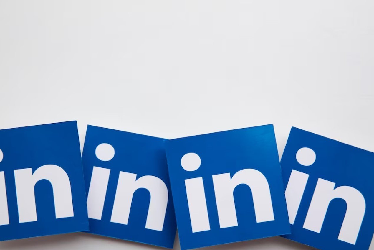 how to post on linkedin with hyperlink