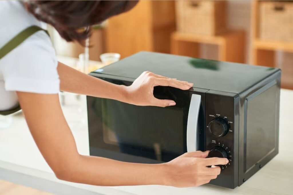 how to get fish smell out of microwave