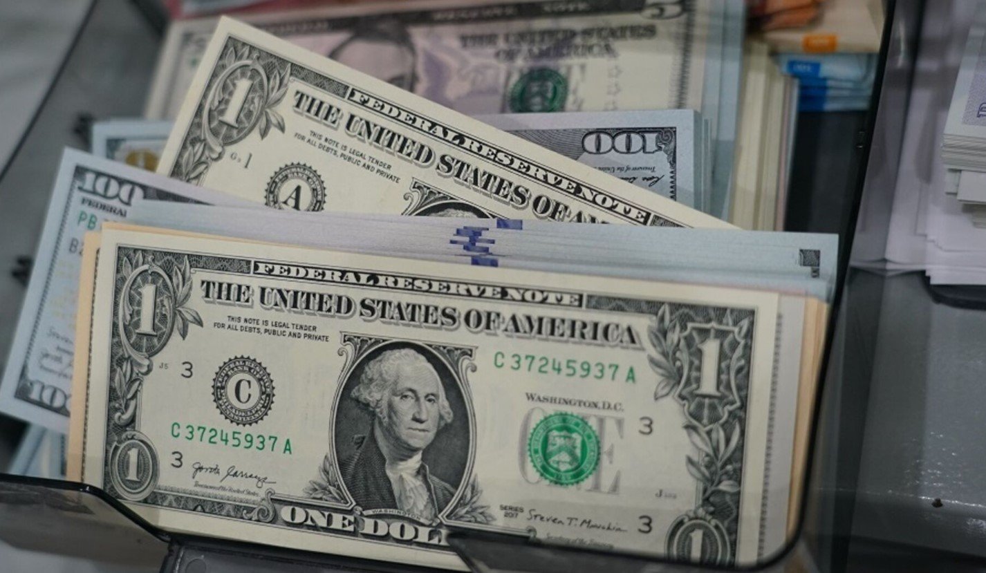 Dollar Strengthens as Hedge Funds Turn Bullish Ahead of Fed Meeting