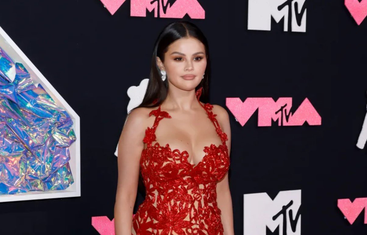 Selena Gomez Stuns in a Red Dress at the 2023 MTV Video Music Awards