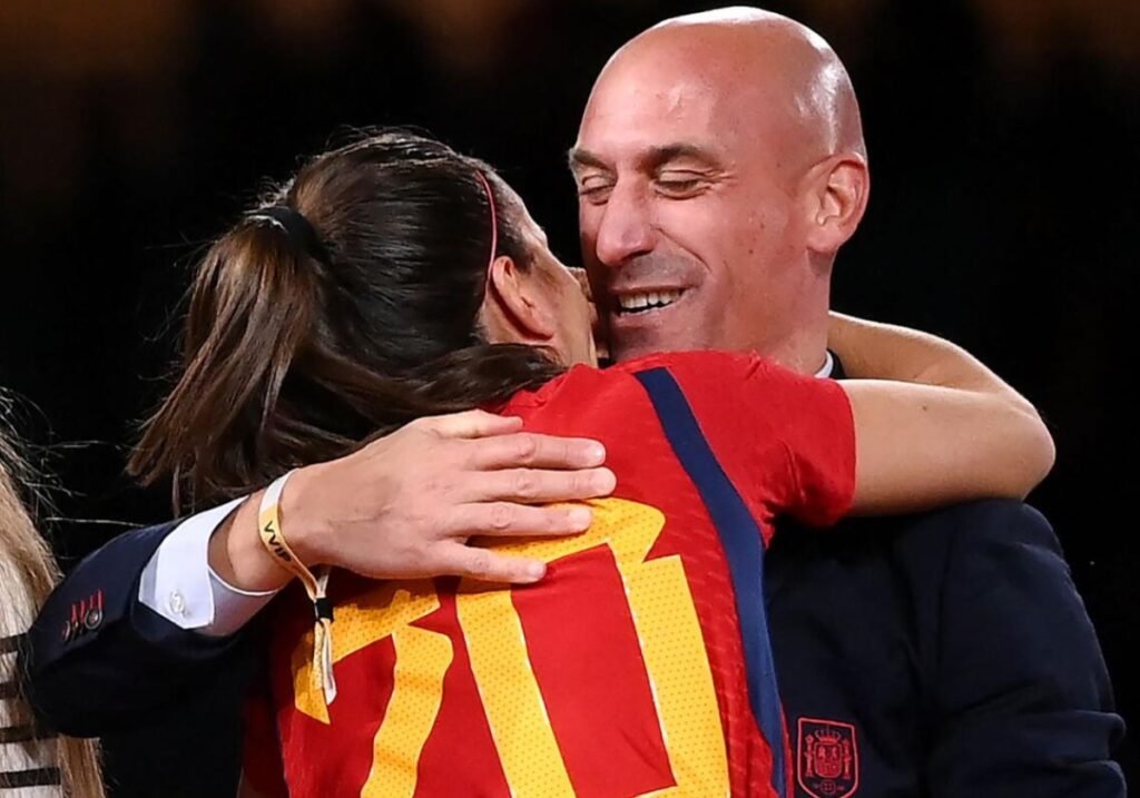 Spanish soccer chief quits over World Cup kiss scandal