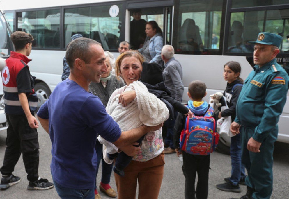Thousands of ethnic Armenians flee Nagorno-Karabakh amid fears of ethnic cleansing