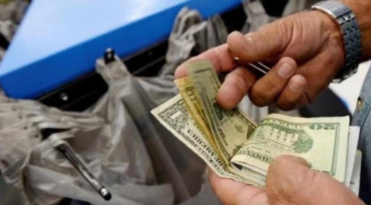 US household wealth reaches new high amid economic recovery